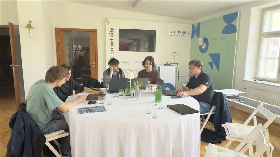 Matematični hackathon v Zavodu Nextistence: študenti reševali izzive pametne prihodnosti